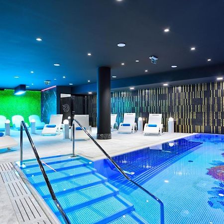 Hotel Ferreus Modern Art Deco Краків Екстер'єр фото The swimming pool at the hotel