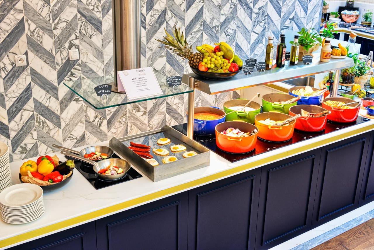 Hotel Ferreus Modern Art Deco Краків Екстер'єр фото A salad bar