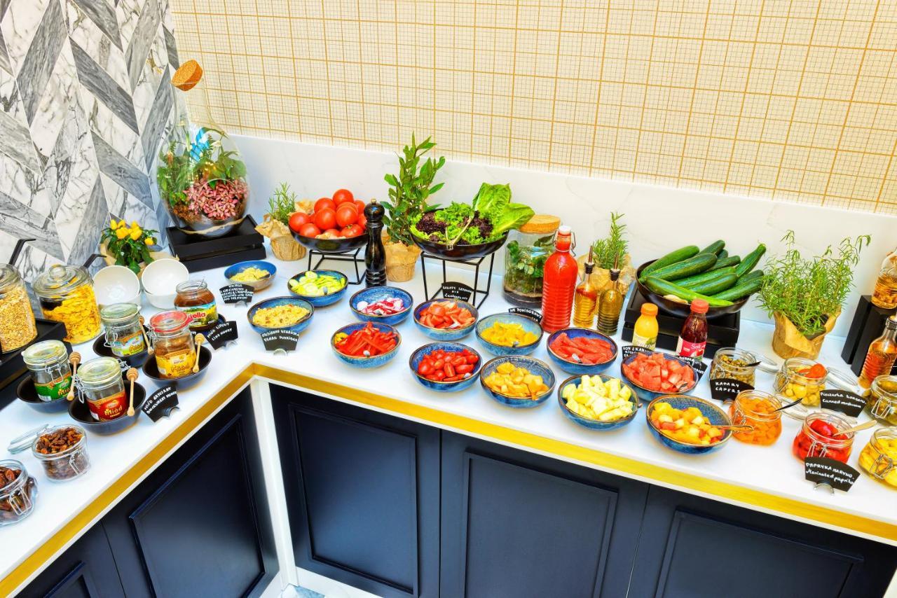 Hotel Ferreus Modern Art Deco Краків Екстер'єр фото A salad bar