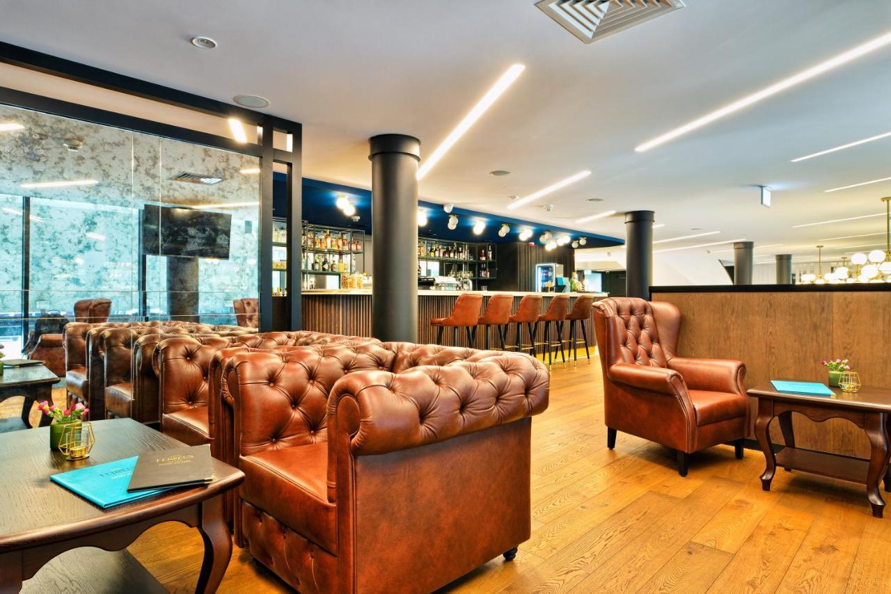 Hotel Ferreus Modern Art Deco Краків Екстер'єр фото The lounge at London Heathrow Airport